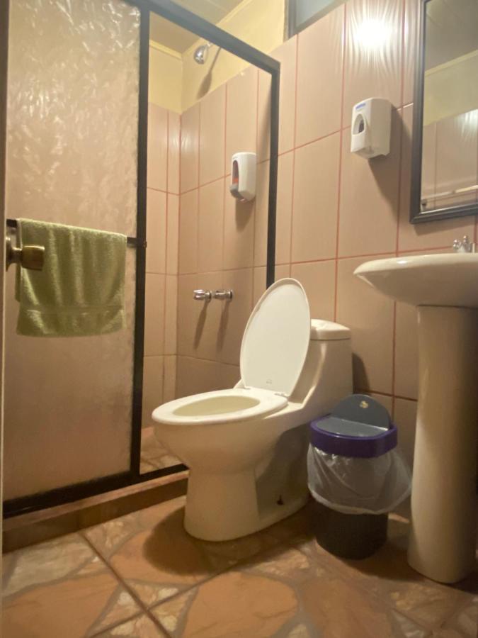 Hotel Uran Rivas Екстериор снимка
