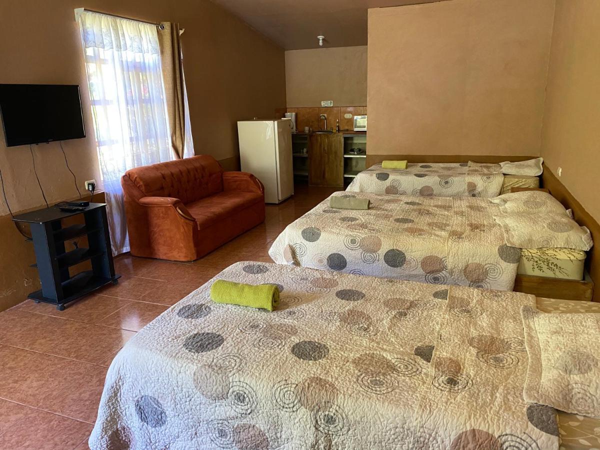 Hotel Uran Rivas Екстериор снимка