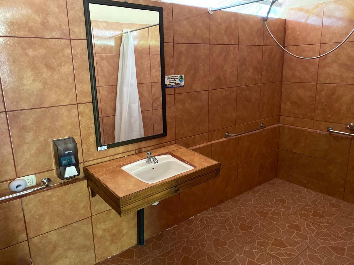 Hotel Uran Rivas Екстериор снимка