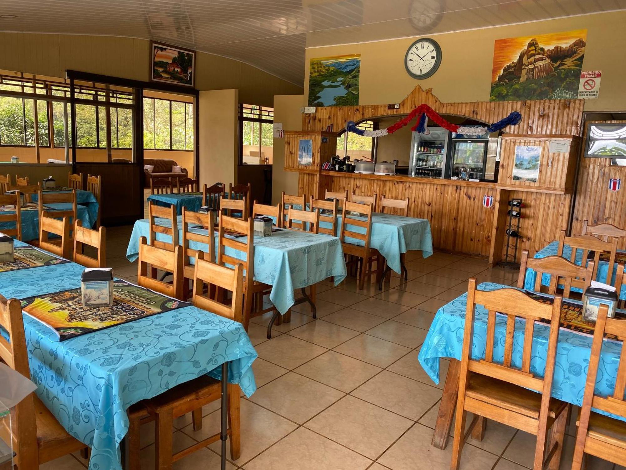 Hotel Uran Rivas Екстериор снимка
