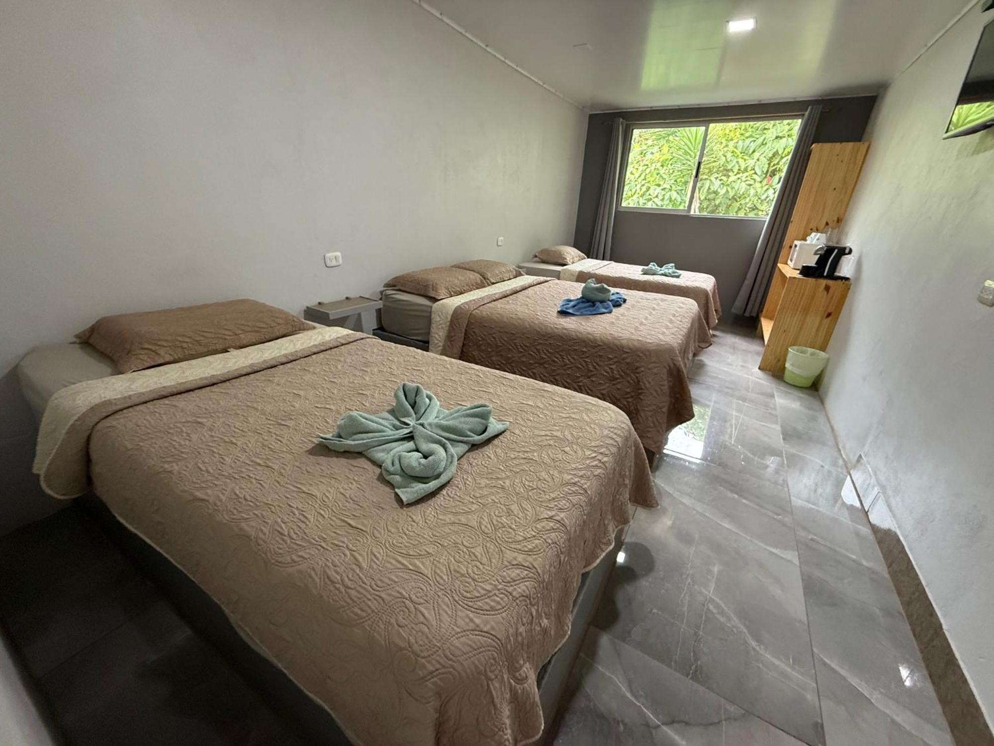 Hotel Uran Rivas Екстериор снимка