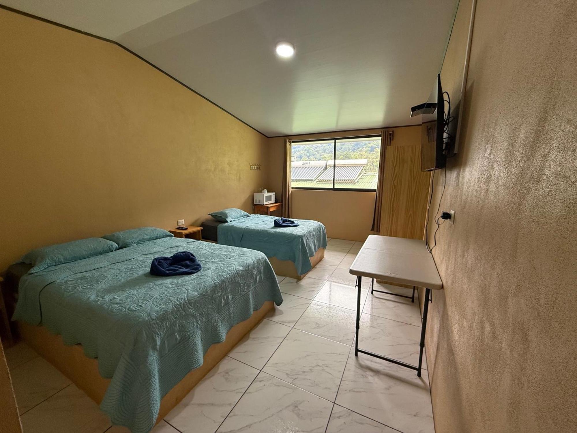 Hotel Uran Rivas Екстериор снимка