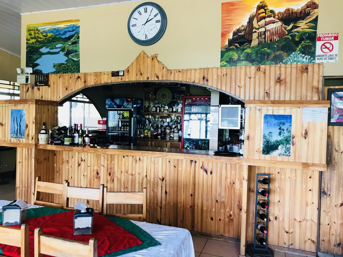 Hotel Uran Rivas Екстериор снимка