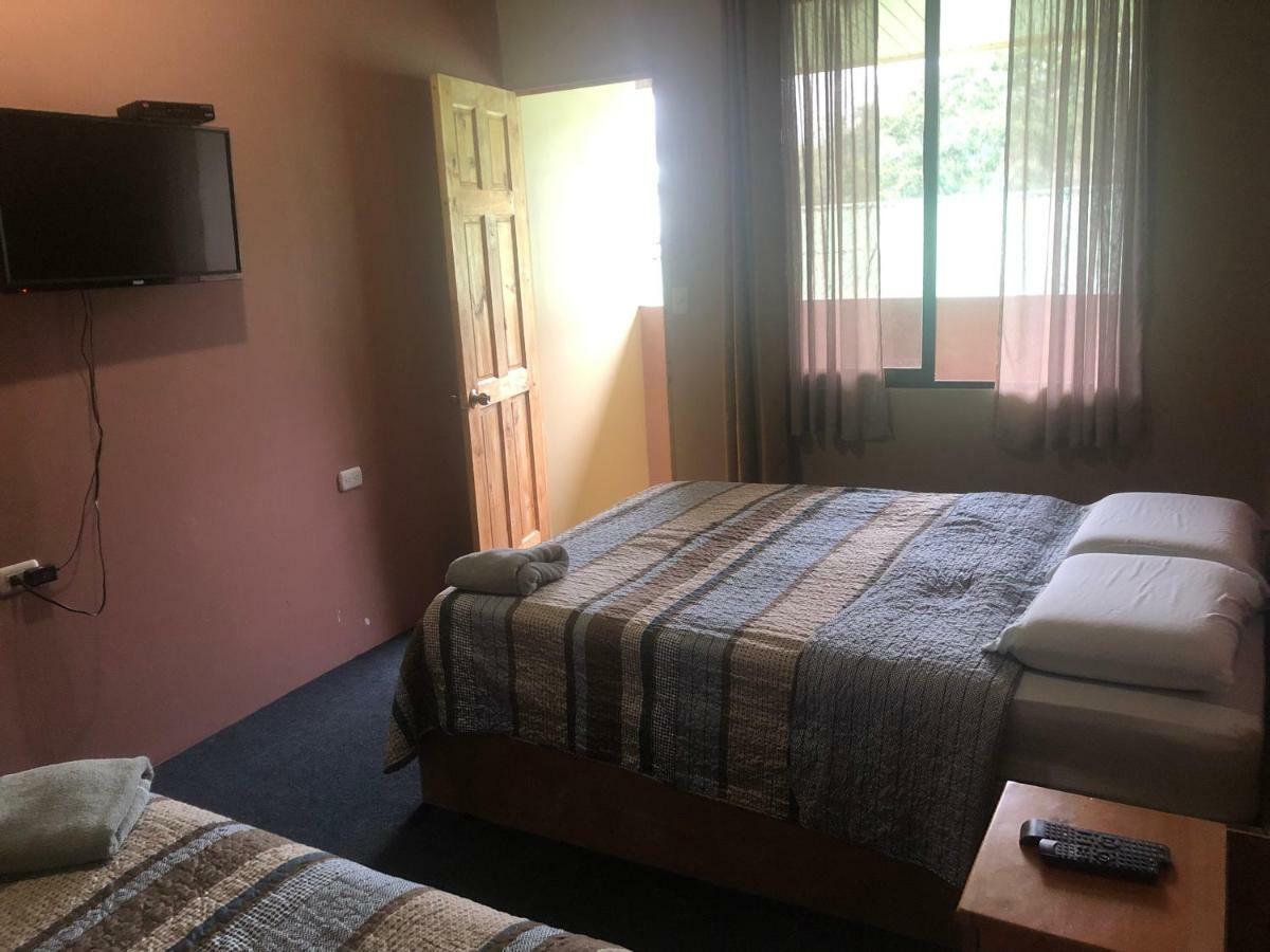 Hotel Uran Rivas Екстериор снимка