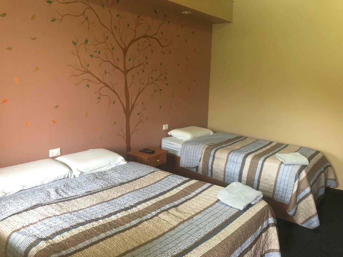 Hotel Uran Rivas Екстериор снимка