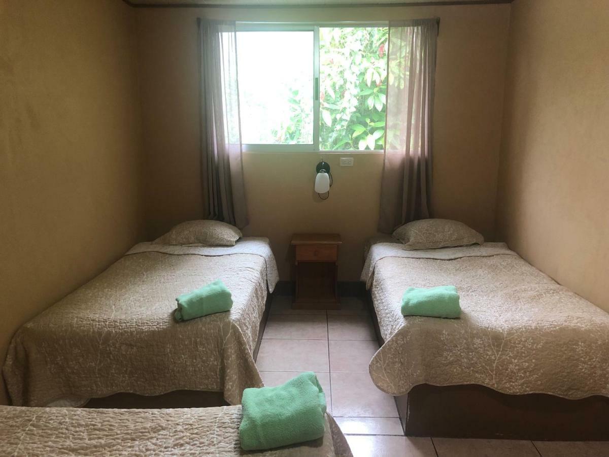 Hotel Uran Rivas Екстериор снимка