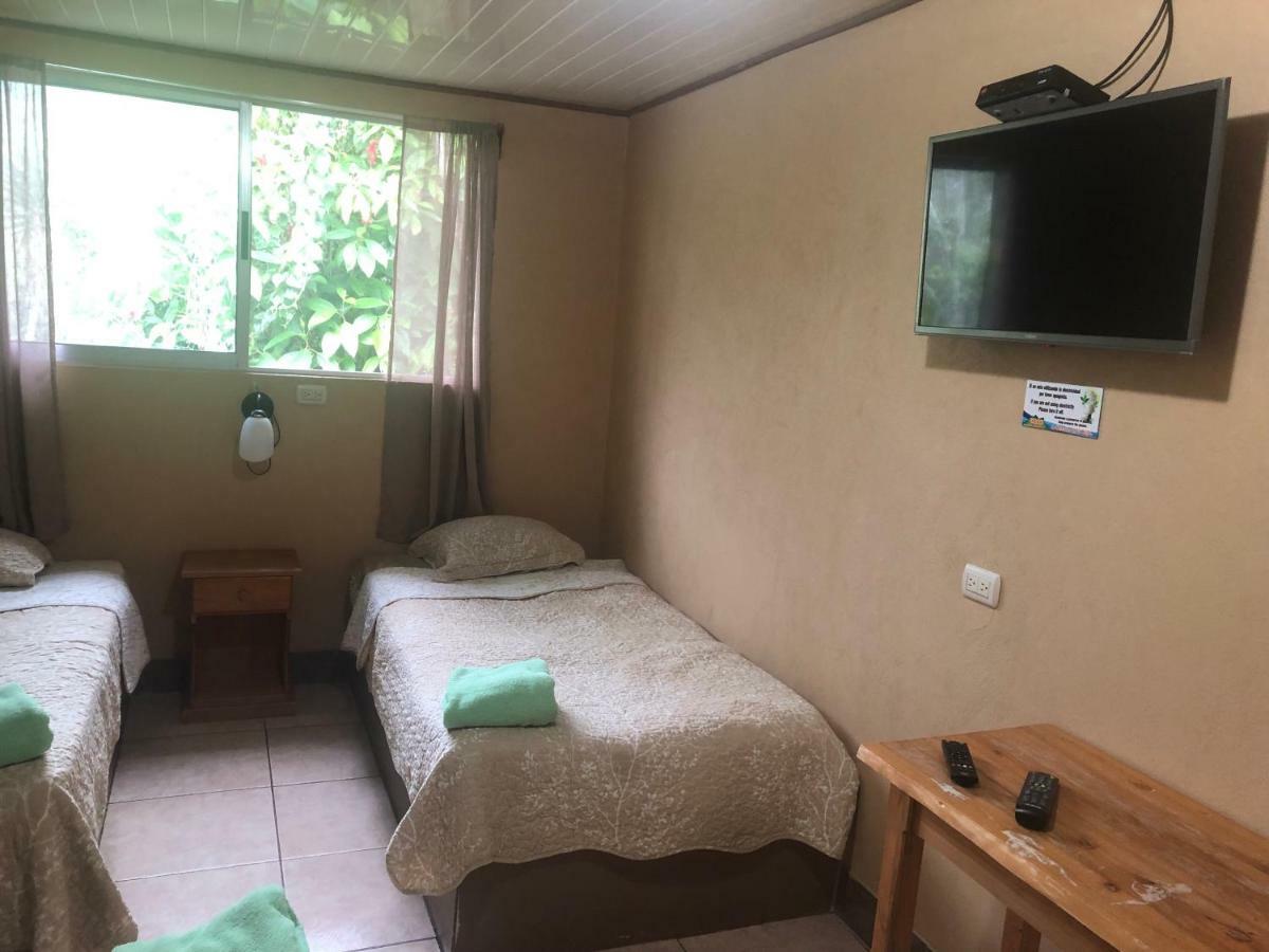 Hotel Uran Rivas Екстериор снимка