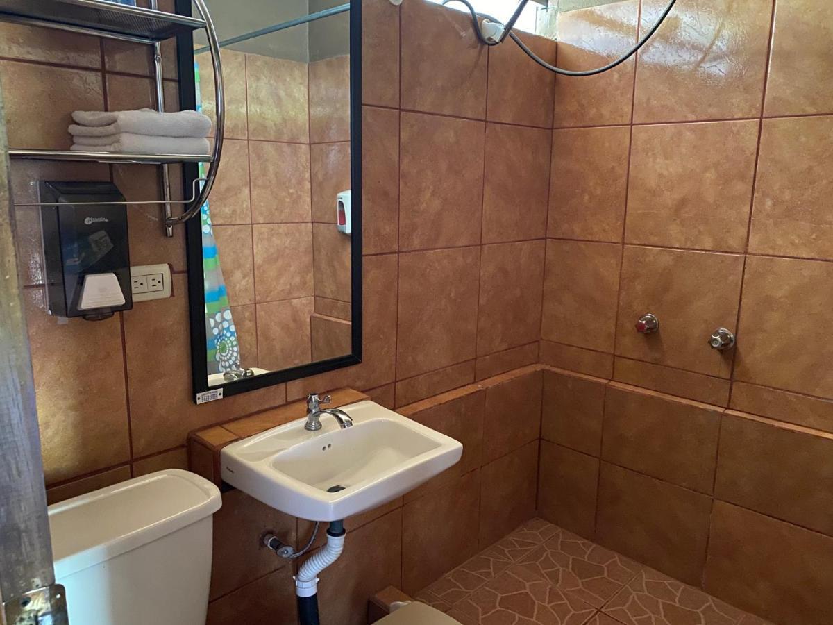 Hotel Uran Rivas Екстериор снимка